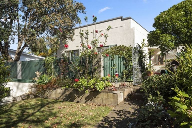 Photo of property in 28 Oceanview Road, Mount Maunganui, 3116