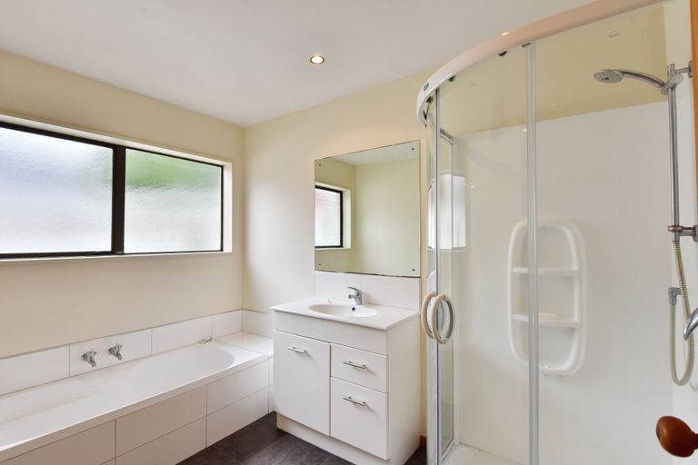 Photo of property in 23 Derenzy Place, Avonhead, Christchurch, 8042