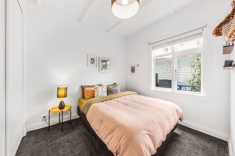 Photo of property in 2/42 Walmer Road, Point Chevalier, Auckland, 1022