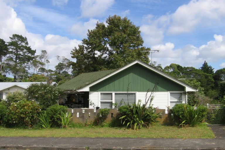 Photo of property in 24 Paragon Avenue, Beach Haven, Auckland, 0626