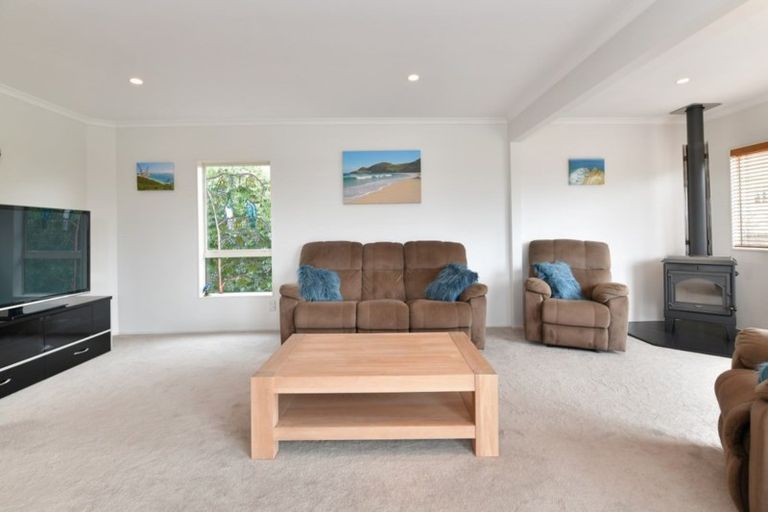 Photo of property in 174 Vipond Road, Stanmore Bay, Whangaparaoa, 0932