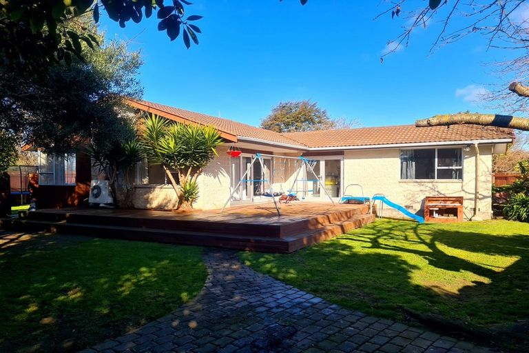 Photo of property in 16 De Bloge Place, Burwood, Christchurch, 8061