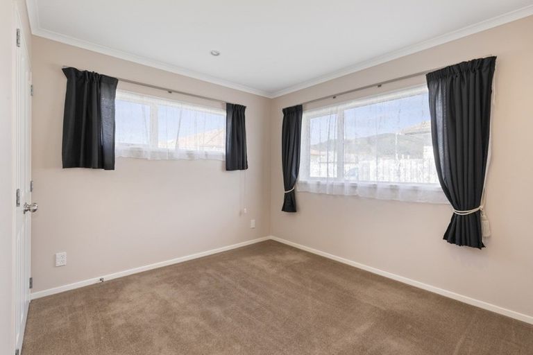 Photo of property in 35 Woodland Mews, Wainuiomata, Lower Hutt, 5014