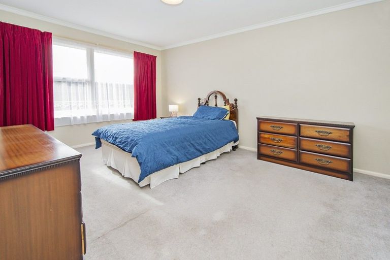 Photo of property in 2/7 Curletts Road, Sockburn, Christchurch, 8042