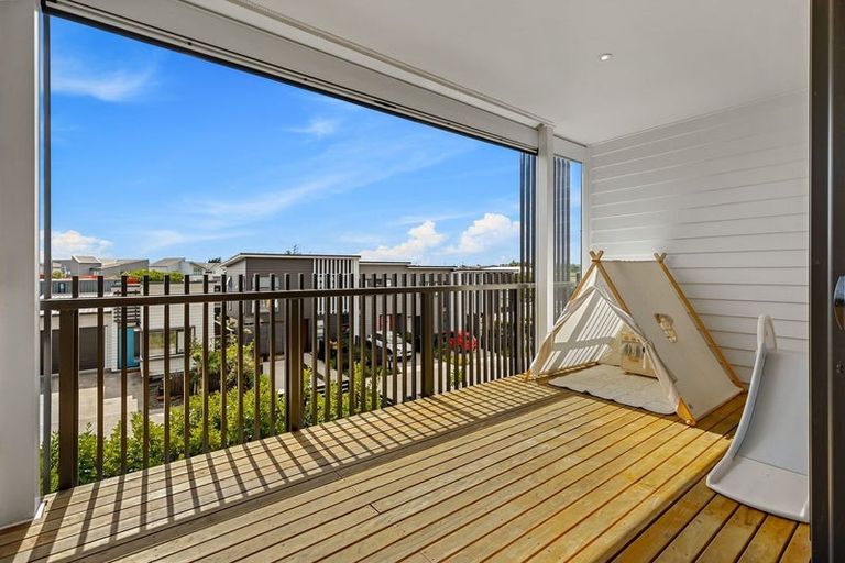 Photo of property in 16 Raranga Lane, Hobsonville, Auckland, 0616