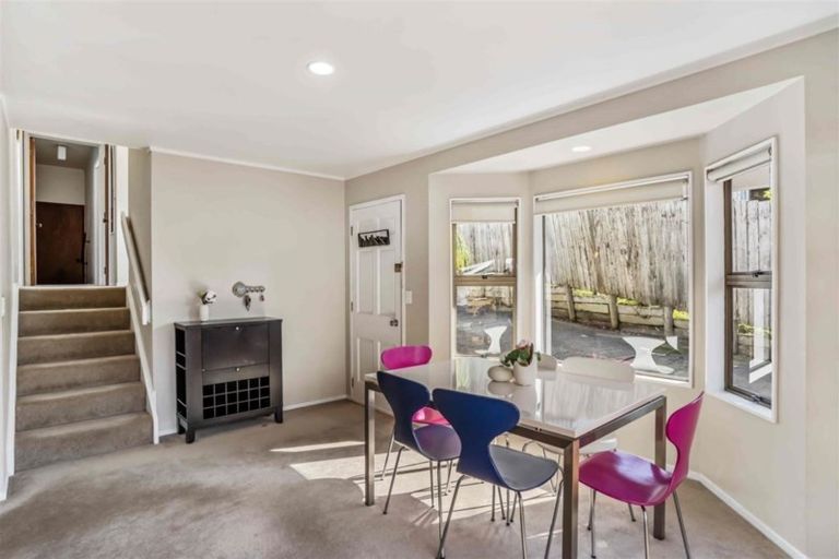 Photo of property in 2/6 Miraka Place, Birkenhead, Auckland, 0626