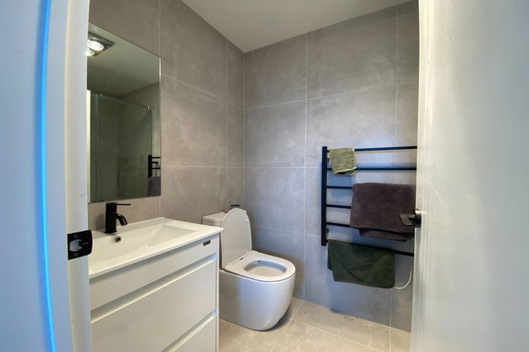 Photo of property in 2/103 Flanshaw Road, Te Atatu South, Auckland, 0610