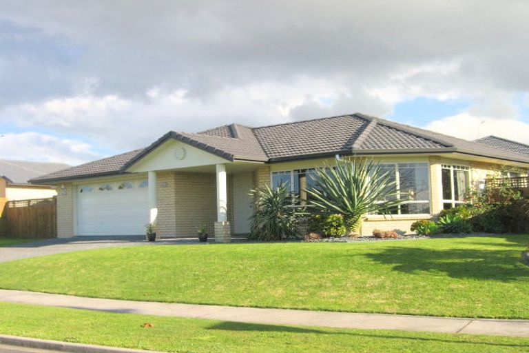 Photo of property in 33 Craigavon Drive, East Tamaki, Auckland, 2013