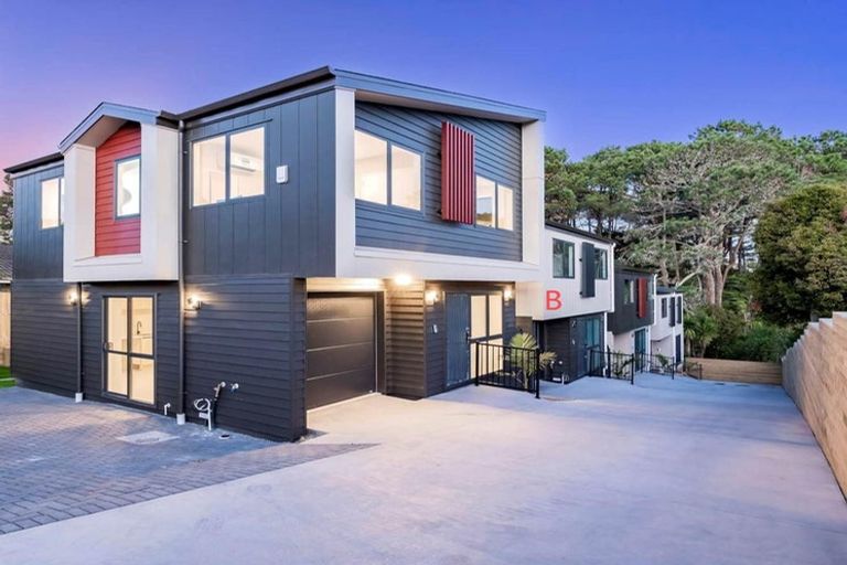 Photo of property in 25b Lavery Place, Sunnynook, Auckland, 0632