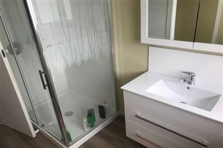 Photo of property in 44 Takapuwahia Drive, Takapuwahia, Porirua, 5022