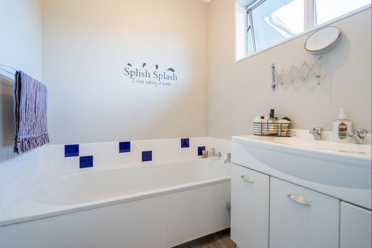 Photo of property in 5b Sea Vista Drive, Pukerua Bay, 5026