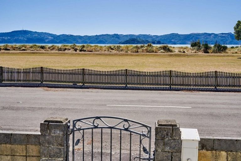 Photo of property in 45 Marine Parade, Eastbourne, Lower Hutt, 5013