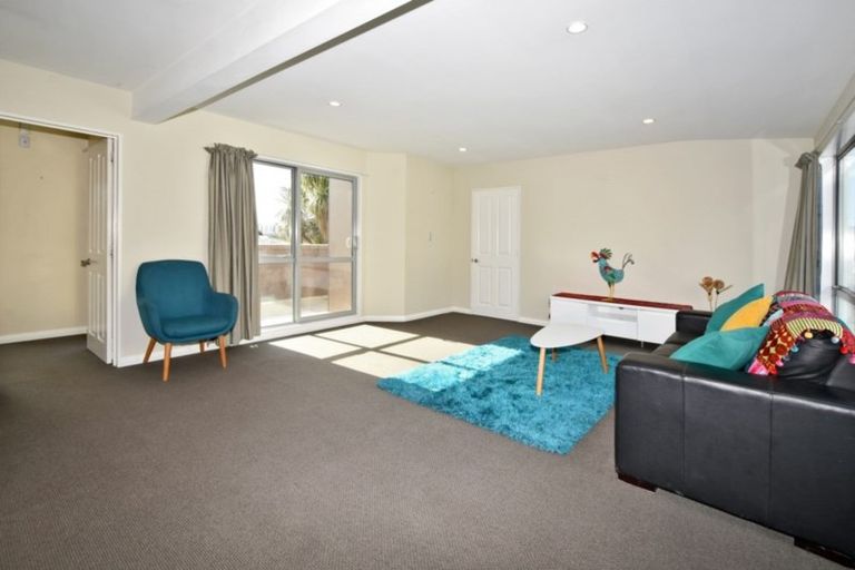Photo of property in 8 Broadbent Street, Riccarton, Christchurch, 8041