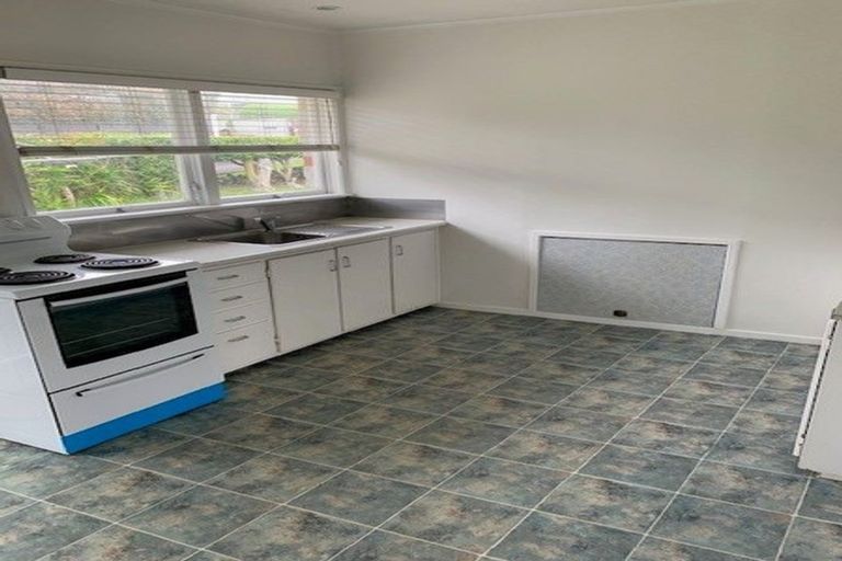 Photo of property in 2/14 Westwell Road, Belmont, Auckland, 0622