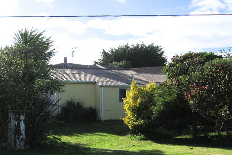 Photo of property in 27 Hona Street, Waikanae Beach, Waikanae, 5036