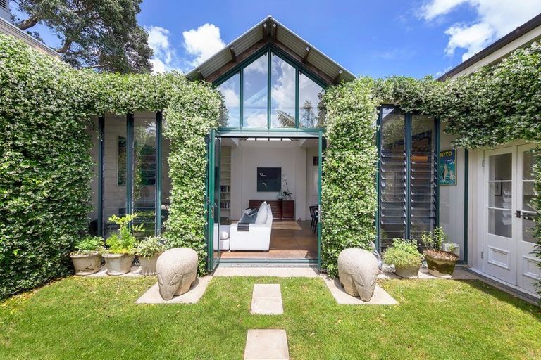 Photo of property in 2 Ruapehu Street, Mount Eden, Auckland, 1024