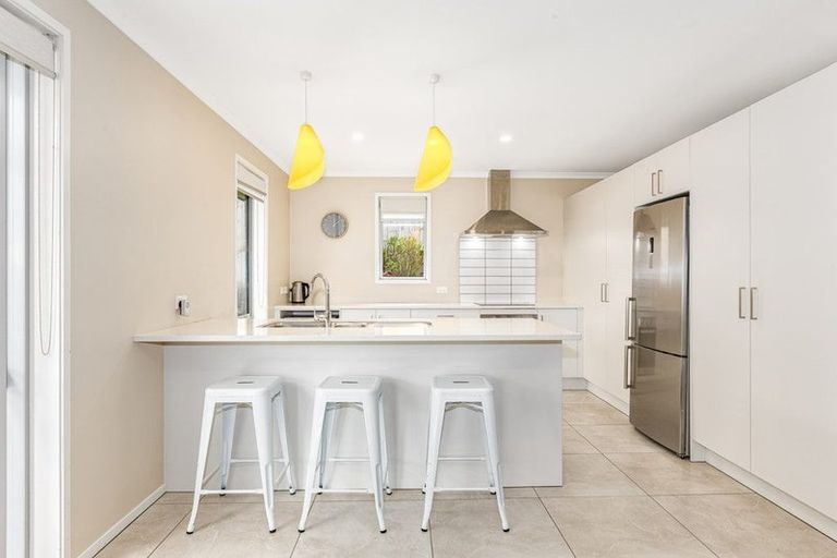 Photo of property in 7 Grapnel Lane, Whitby, Porirua, 5024