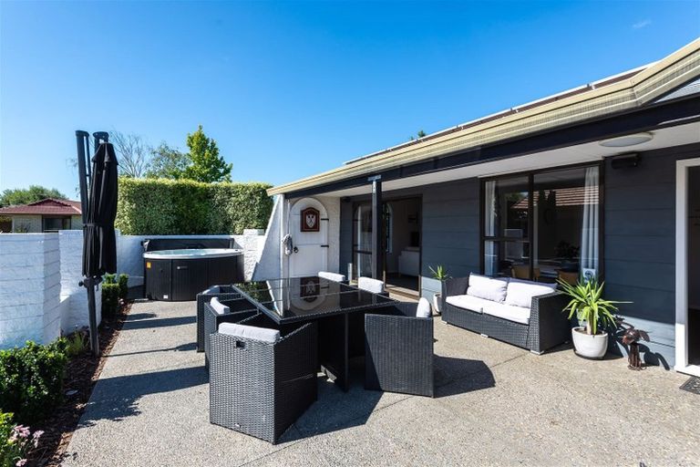 Photo of property in 9 Wakelin Place, Redwood, Christchurch, 8051