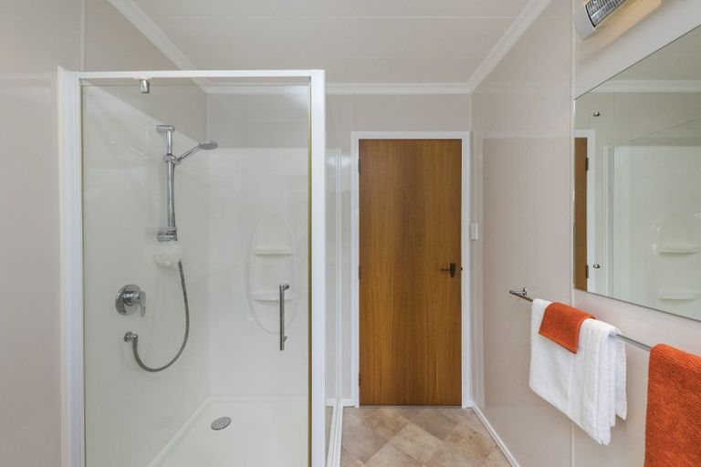 Photo of property in 6 Chertsey Court, Roslyn, Palmerston North, 4414