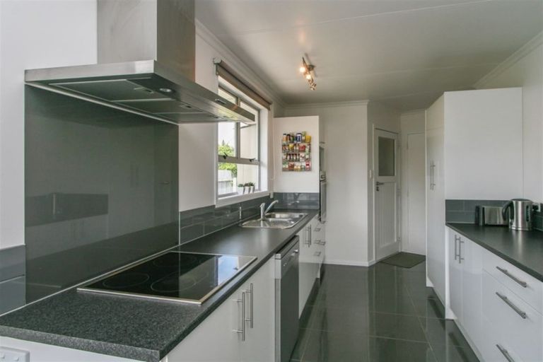 Photo of property in 3 Karaka Street, Inglewood, 4330