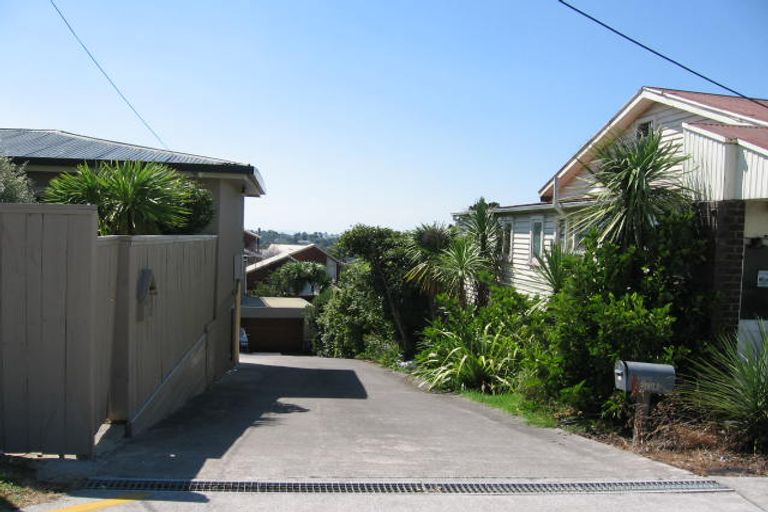 Photo of property in 2/879 East Coast Road, Northcross, Auckland, 0632