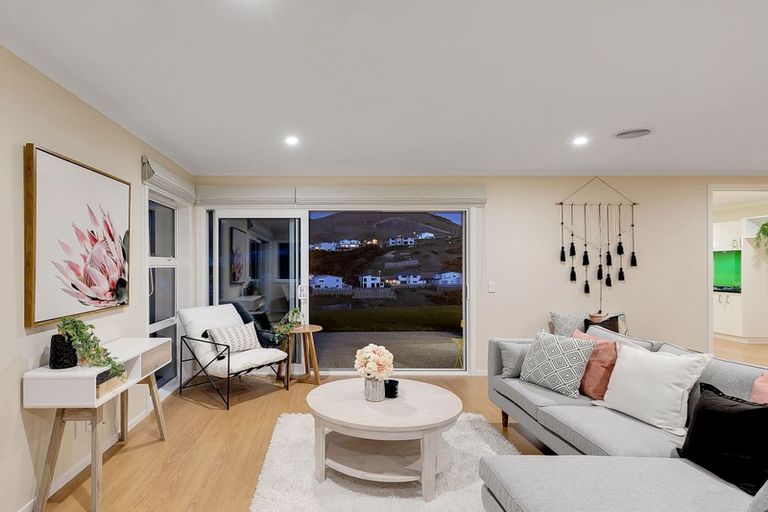 Photo of property in 44 Melksham Drive, Churton Park, Wellington, 6037