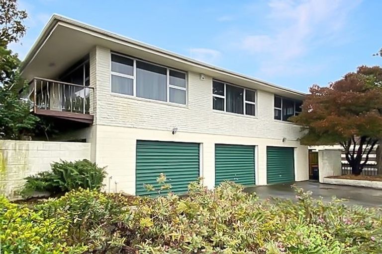 Photo of property in 360 Yaldhurst Road, Russley, Christchurch, 8042