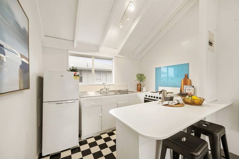 Photo of property in 24/125 Queens Drive, Lyall Bay, Wellington, 6022