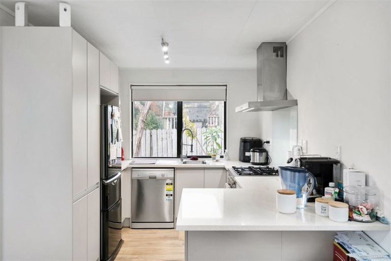 Photo of property in 46 Maywood Crescent, Glen Eden, Auckland, 0602