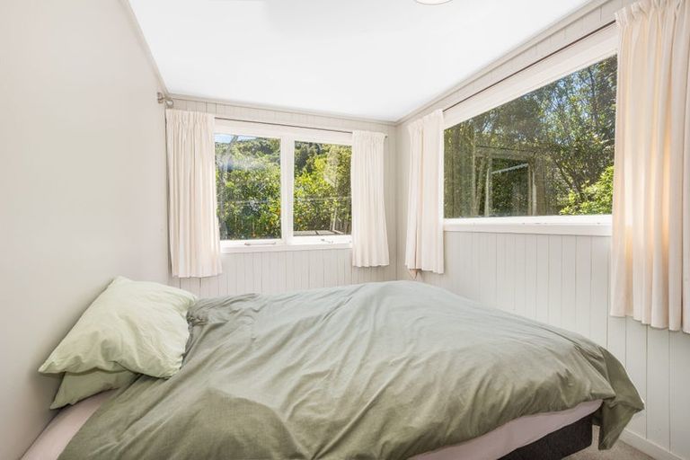 Photo of property in 5 Newnham Court, Tawa, Wellington, 5028