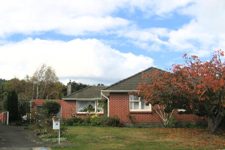 Photo of property in 37 Sunbrae Drive, Silverstream, Upper Hutt, 5019