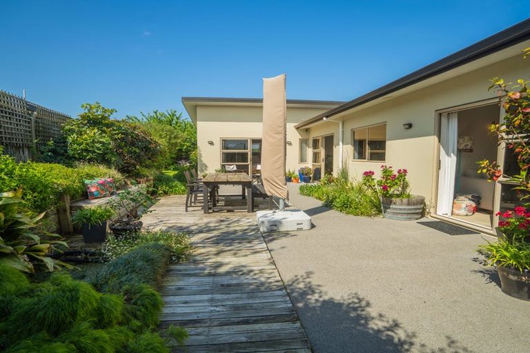 Photo of property in 47 Oteki Park Drive, Welcome Bay, Tauranga, 3112