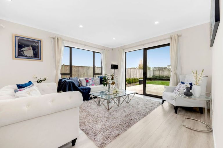 Photo of property in 27 Hakinakina Drive, Flat Bush, Auckland, 2019
