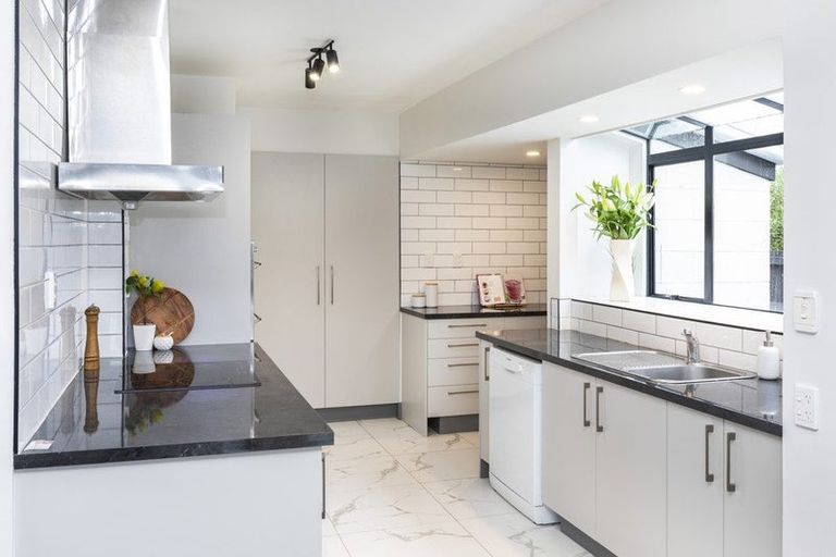 Photo of property in 10 Inca Place, Redwood, Christchurch, 8051