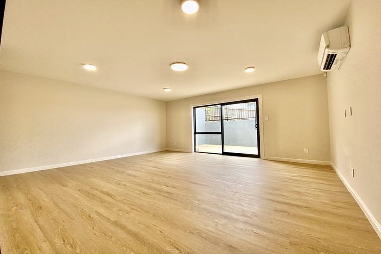 Photo of property in 25 Colliston Rise, Pinehill, Auckland, 0632