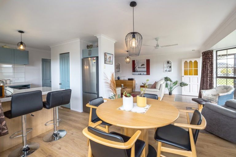 Photo of property in 32 Lowes Place, Solway, Masterton, 5810