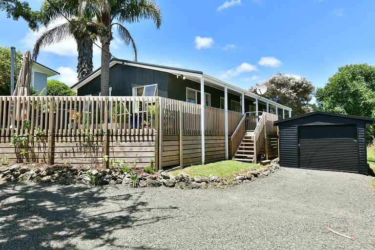 Photo of property in 6 Hand Road, Helensville, 0800