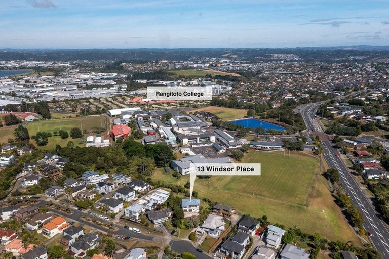 Photo of property in 13 Windsor Place, Windsor Park, Auckland, 0630