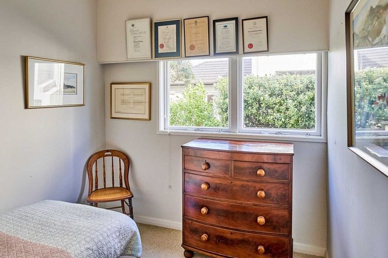 Photo of property in 143 Marine Parade, Eastbourne, Lower Hutt, 5013