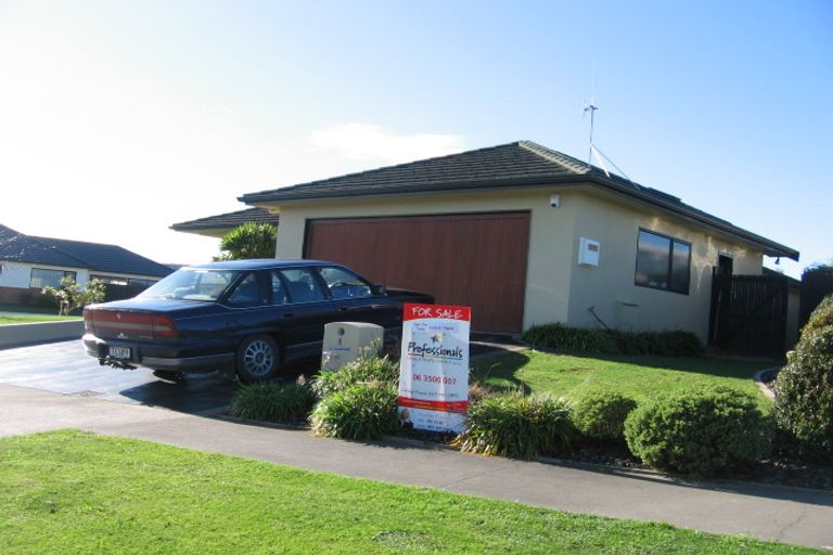 Photo of property in 8 Montana Way, Milson, Palmerston North, 4414
