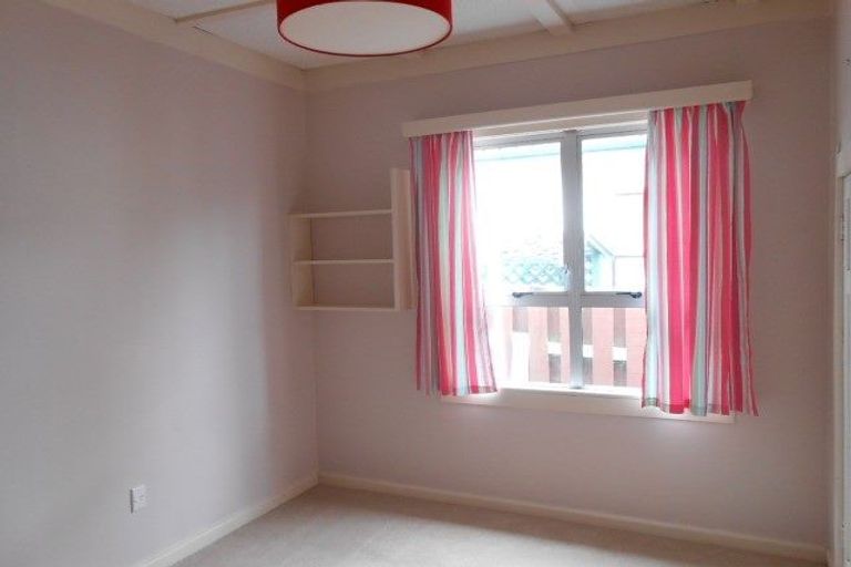 Photo of property in 18 Selwyn Road, Hospital Hill, Napier, 4110