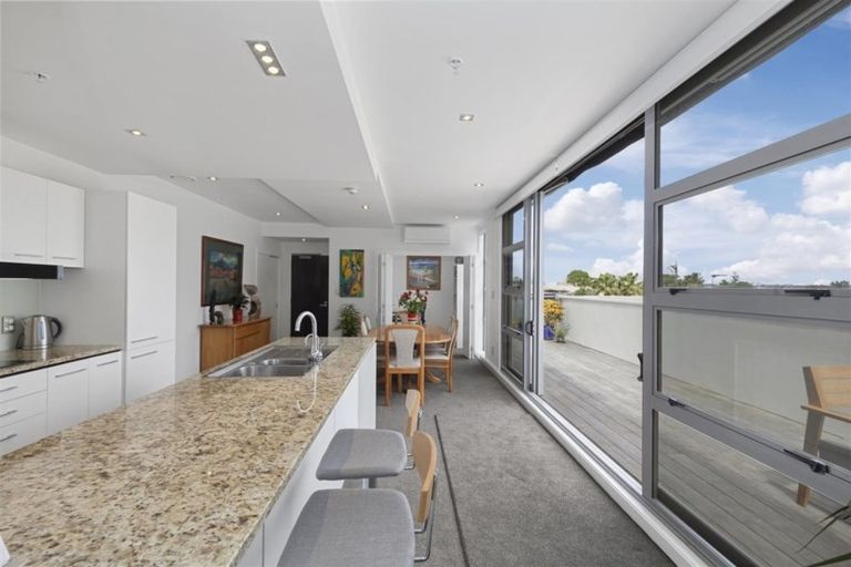 Photo of property in Maison Apartments, 111/16 Huron Street, Takapuna, Auckland, 0622