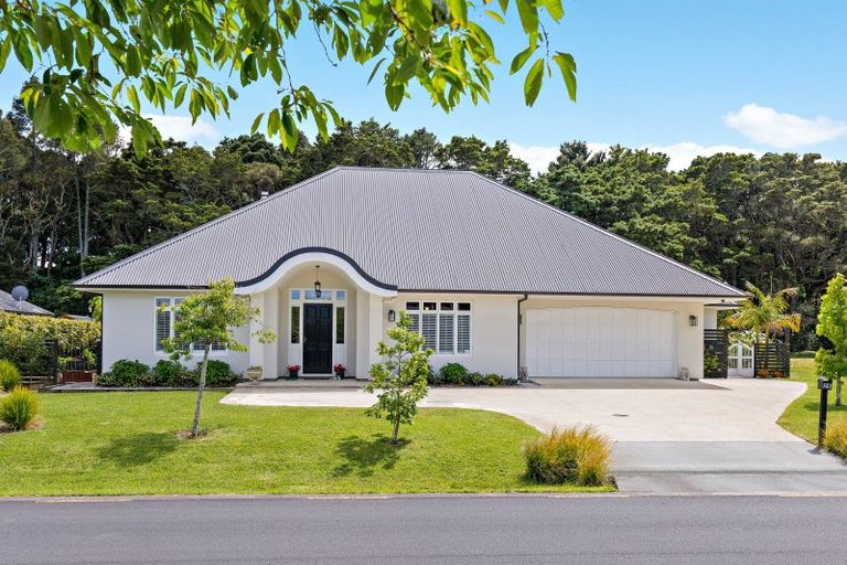 Photo of property in 28 Awanui Crescent, Matakana, Warkworth, 0985