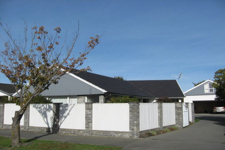 Photo of property in 3 Moorpark Place, Ilam, Christchurch, 8041