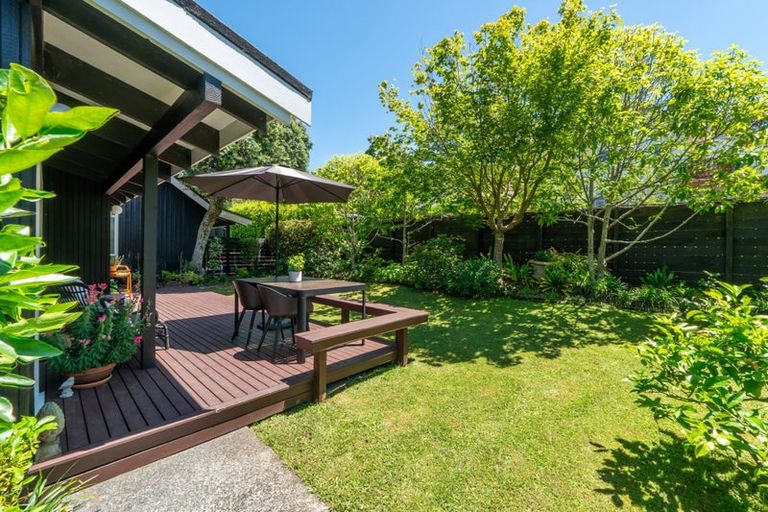 Photo of property in 1/41 Ravenwood Drive, Forrest Hill, Auckland, 0620