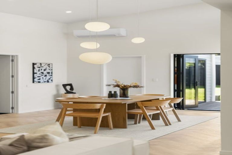 Photo of property in 8 Creamer Avenue, Belmont, Auckland, 0622