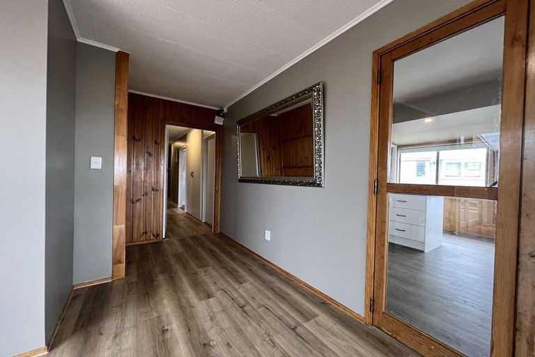 Photo of property in 166 Carlisle Road, Northcross, Auckland, 0632