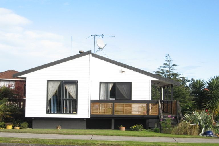 Photo of property in 178 Carnoustie Drive, Wattle Downs, Auckland, 2103