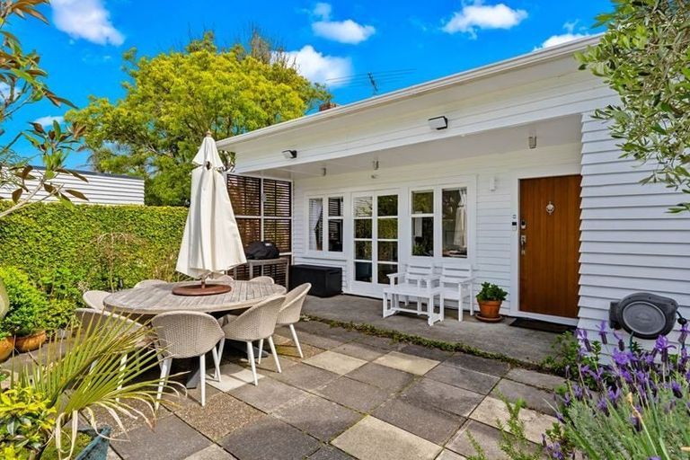 Photo of property in 11d Trinidad Road, Sunnynook, Auckland, 0620