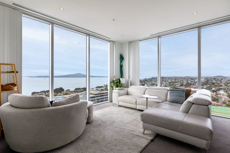 Photo of property in Sentinel Apartments, 1402/3 Northcroft Street, Takapuna, Auckland, 0622